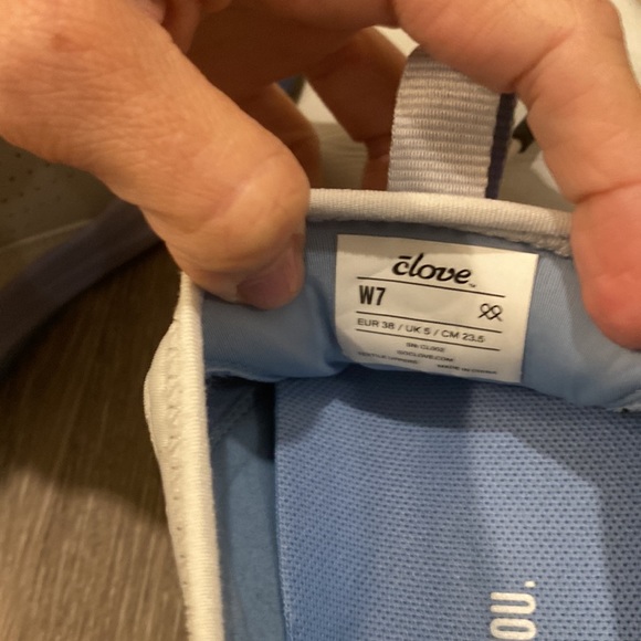 Clove shoes designed for healthcare workers - Picture 7 of 7